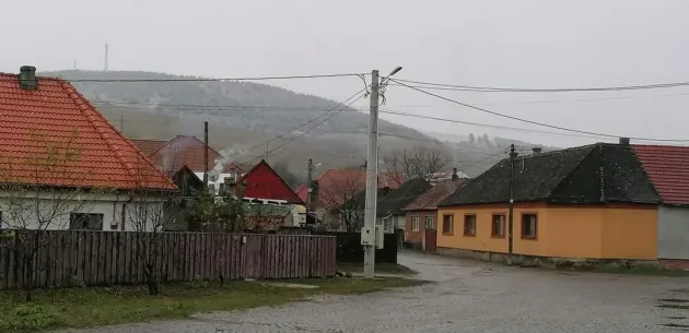 Comuna fără medic de familie îşi face „centru medical”
