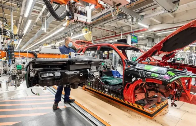 BMW vrea să mai deschidă o fabrică de piese în România. La Braşov există deja un furnizor  