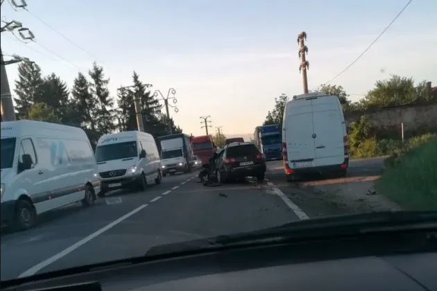 DN13: Mașina i-a fost „mormânt”. Deja mort când au ajuns SMURD-ul și pompierii