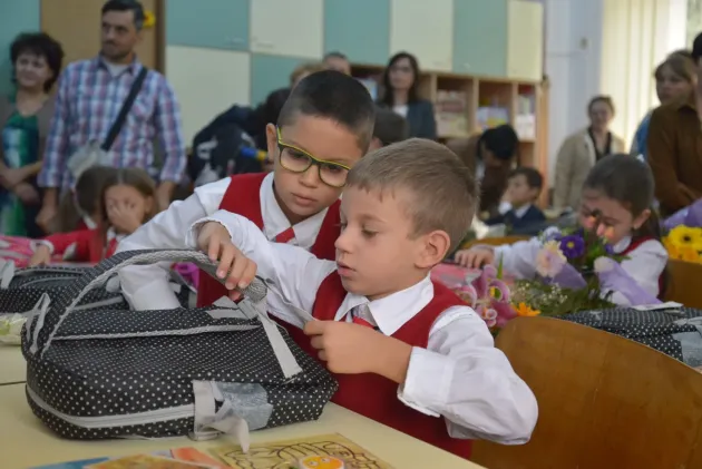 Nici un ofertant la prima licitaţie pentru „Primul Ghiozdan”