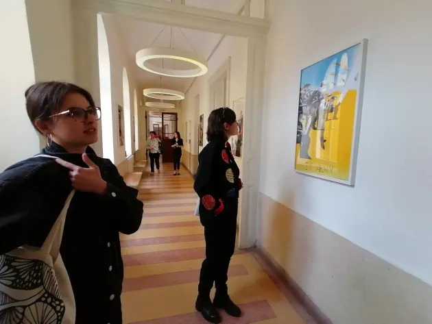 Imaginile războiului, pe holurile Facultăţii de Litere
