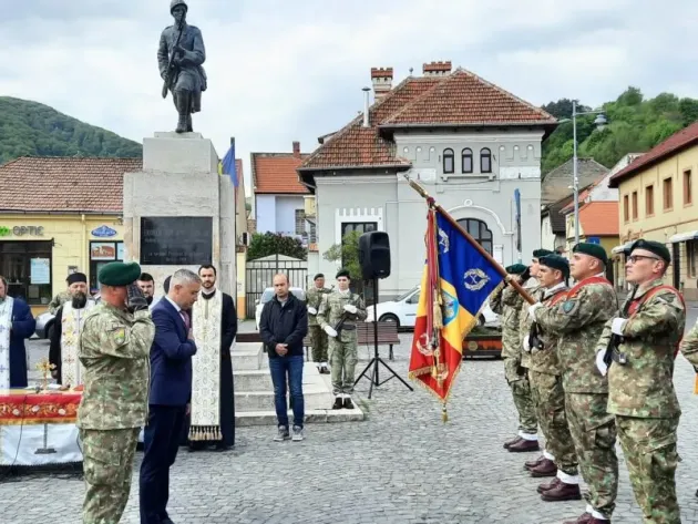 Ziua Eroilor la Braşov: Vânătorii de munte vor defila în Piaţa Unirii