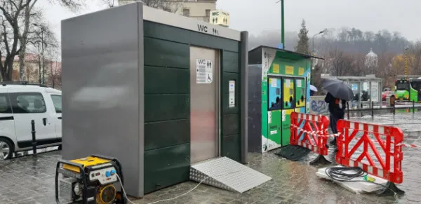 Codlenii vor avea o toaletă inteligentă în centrul oraşului
