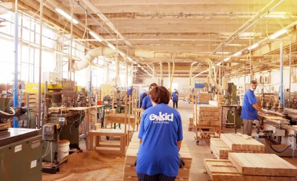 Francezii de la E-kid Furniture deschid o fabrică de mobilă pentru copii la Braşov