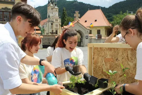 Grădină de plante aromatice, în Piaţa Unirii