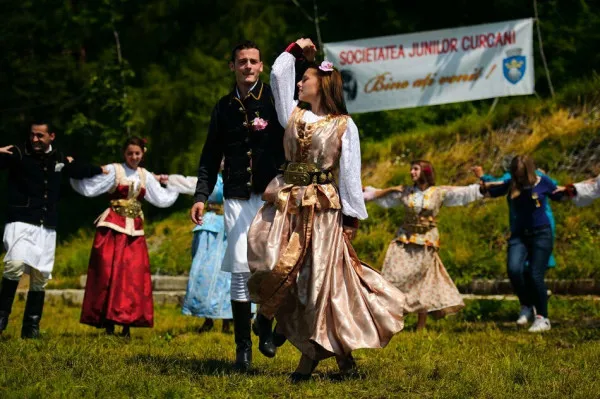 Duminică, Jocul strămoşesc al Junilor Curcani, la Crucea Muşicoiului