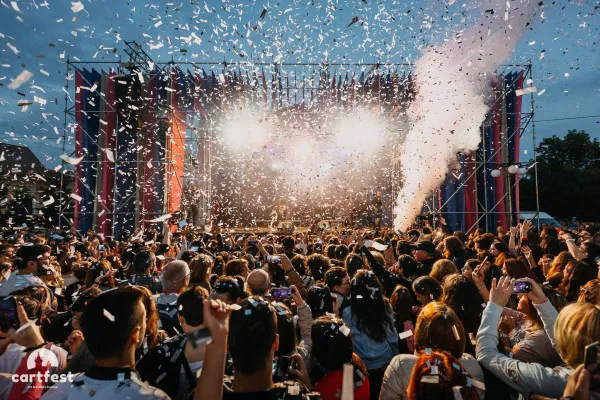 În loc de Cartfest, Circfest la Cristian: Când 220.000 de lei e… „bacşiş”