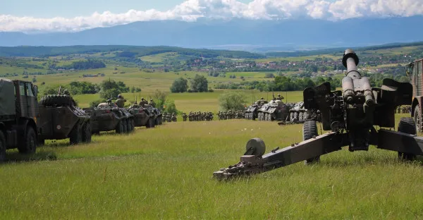 „Front” românesc la Cincu: 1.500 de militari, 300 de tancuri