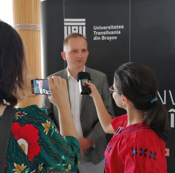 Şeful de promoţie al şefilor de promoţie: Ovidiu Imbuzan, tatăl care a mers... pe urmele fiului