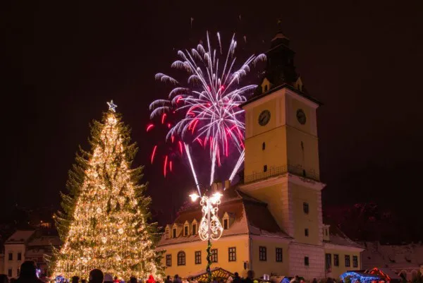 Crăciun „glam”, eco și cu „bunici de ocazie” în „Brașov, oraș din poveste”? Brașovenii au început să trimită opiniile pentru conceptul sărbătorilor de iarnă