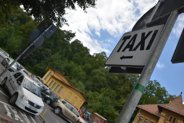 De la 8 ore, la 14 ore în trafic: Ca să poată trăi cu noile preţuri la benzină…