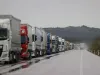 Cozi uriaşe la graniţele României