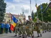Drapelul Românei, sărbătorit de braşoveni. Aşa cum este tradiţia, în Piaţa Tricolorului, oficialii locali au sărutat steagul României