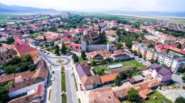 Le-a tot „împins” bani până a fost arestat