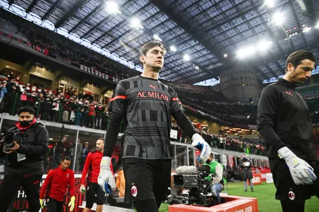 Tătăruşanu nu mai are zile multe la Milan