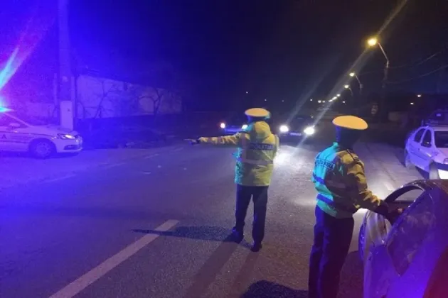 1 noaptea, în Săcele: Ameninţat cu arma, ca să-şi golească buzunarele