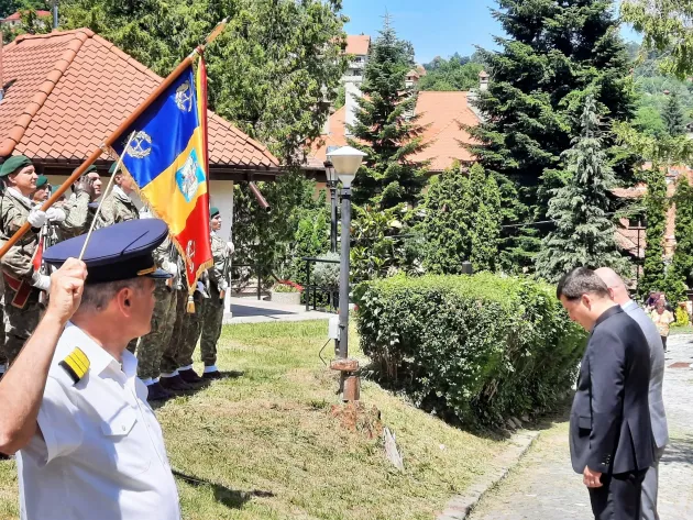 La mormântul lui Titulescu