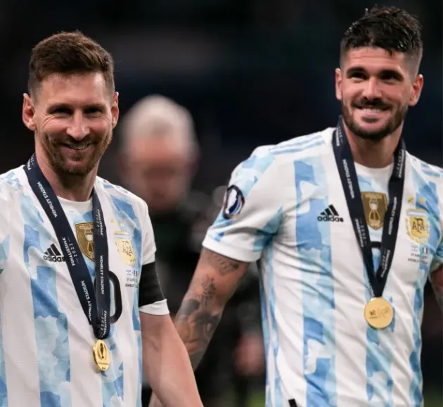 Messi şi-a „urecheat” un coleg mai tânăr de la naţională