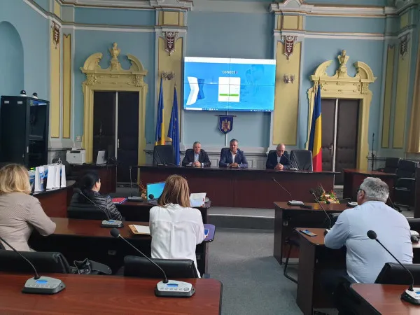 Balanţa „aeroport – drumuri”, înclinată cu 25 de milioane de lei la „drumuri”