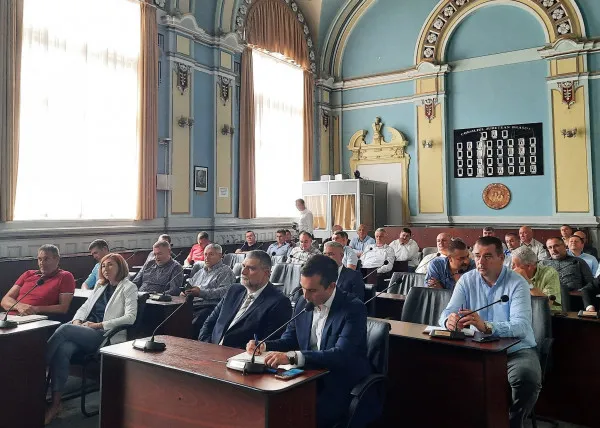 De la 100 la 10 mp pentru 1 copil: Aberaţiile din lege au fost scoase, a anunţat la Braşov ministrul Lucrărilor Publice, se vor putea construi creşe