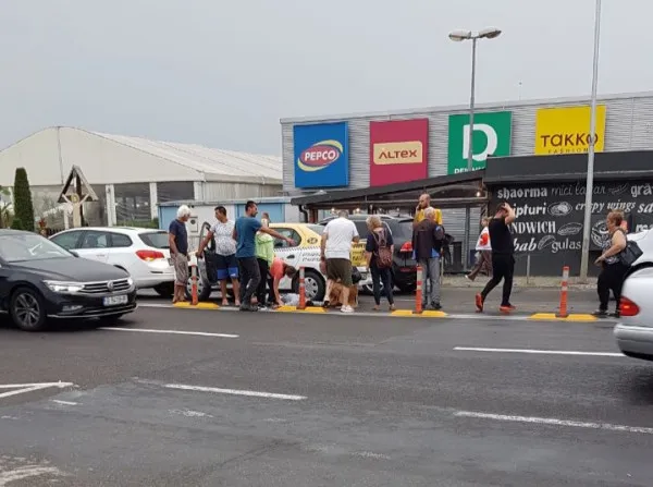 DN 1: 3 maşini, om la mijloc