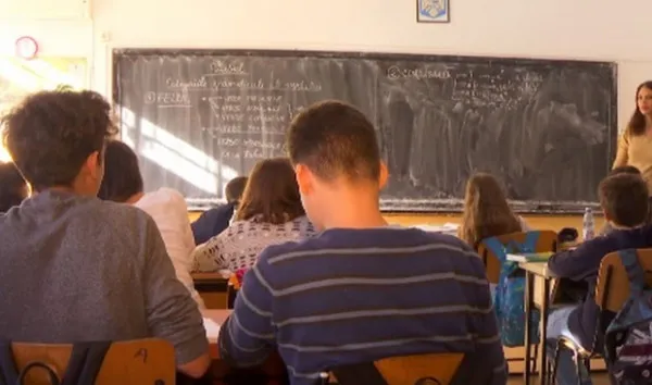 Gramatica va fi reintrodusă în liceu