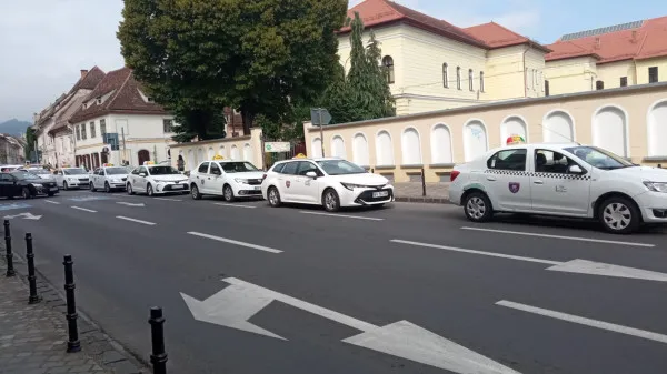 Taximetriştii au primit acordul să majoreze tarifele. Şi 3 ani de graţie pentru înlocuirea taxiurilor: 70% - Euro 6, 30% - electrice