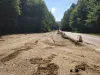 Pregătiri pentru asfaltarea noii parcări din Valea Cetăţii de la Râşnov