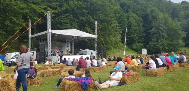 Vama Buzăului, o destinaţie pentru final de iulie. Două zile cu Cristi Minculescu, Ducu Bertzi, Mircea Vintilă, Fără Zahăr şi Ţapinarii