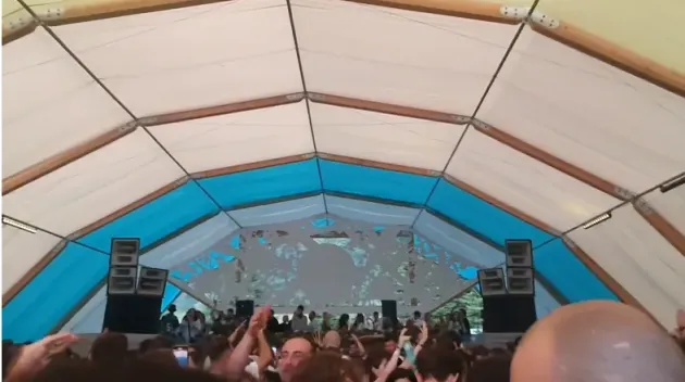 Dor de munte, dor de drog: Poiana Braşov, împânzită de Poliţie, şi nu degeaba. 15 drogaţi prinşi la festival, iar aceştia sunt doar şoferii găsiţi „în flagrant delict”