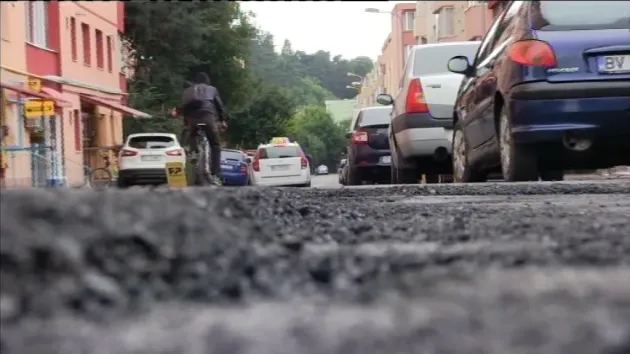 „Regele asfaltului” din Covasna a tăiat o factură de 15,55 milioane de lei pentru a repara străzile din 10 zone ale Braşovului