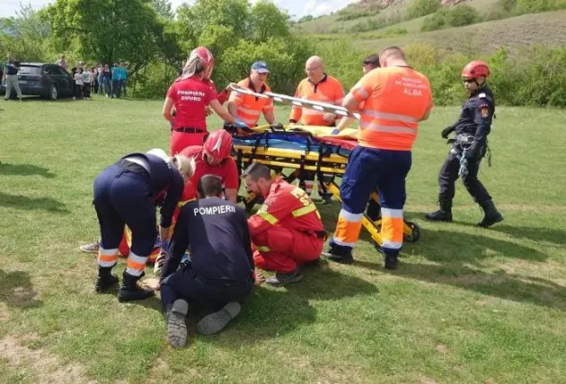 Minoră, pe ATV: A căzut într-o râpă de 20 de metri