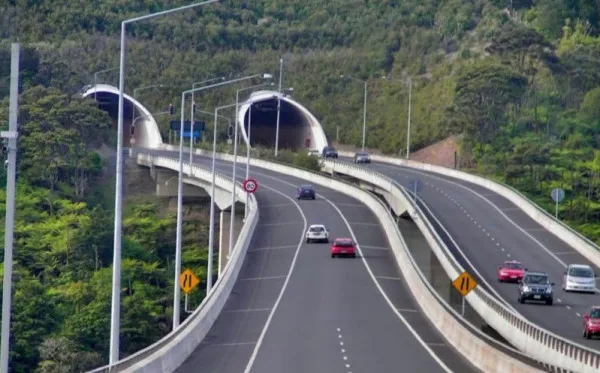 Autostrada Transilvania: Licitaţia pentru cel mai lung tunel de autostradă din România se complică