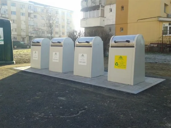 Container de deşeuri îngropat, în Centrul istoric al Braşovului