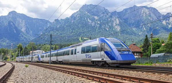 CFR: O locomotivă a distrus liniile electrice. Tracțiune Diesel între Brașov și Timișu de Sus