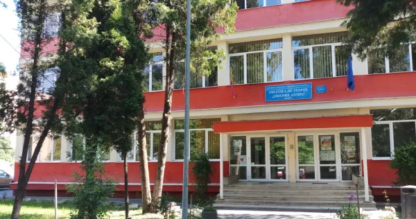 Elevii de la „Antipa” tot nu ştiu unde vor face cursuri, cu 5 zile înainte de începerea noului an şcolar 