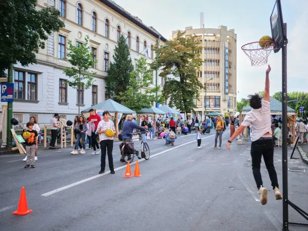 Fără maşini, între Star şi Modarom
