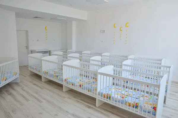 Plus 200 de copii în creșele din Brașov, începând cu 1 septembrie. În 8 din 9 creșe va fi suplimentat numărul de locuri
