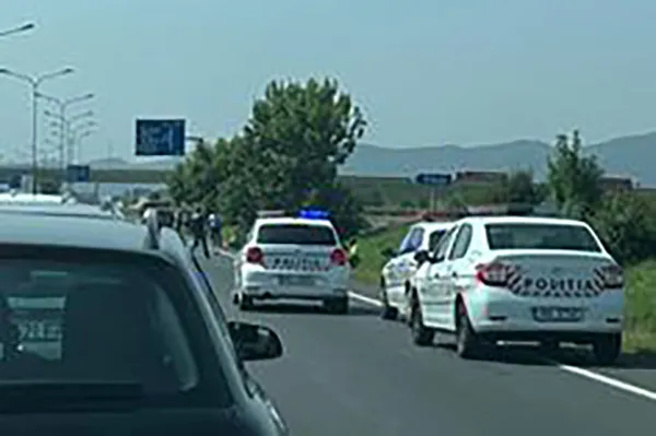 Două maşini răsturnate într-o zi