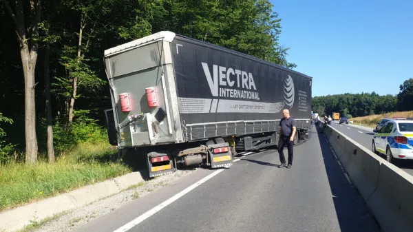 A blocat DN 1, două ore