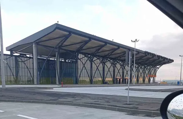 Companiile aeriene, interesate şi de curse interne de pe Aeroportul Braşov. Pe lângă destinaţii, în această perioadă se lucrează şi la tarifare