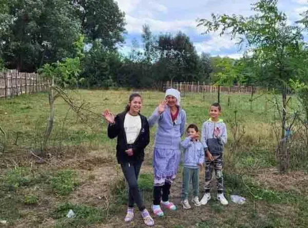 Cei de la „HaiHui” sunt la Braşov: Vor construi Casa nr. 10 la Budila, pentru doi copii abandonaţi de părinţi