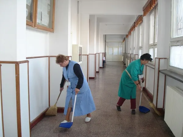 Salariile personalului nedidactic şi cadrelor didactice auxiliare nu vor fi majorate prin proiectul legii educaţiei