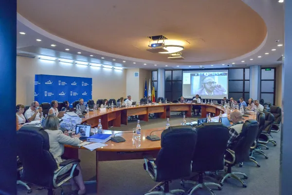Trecute din nou prin şedinţa de plen, pentru a fi respinse. A doua oară
