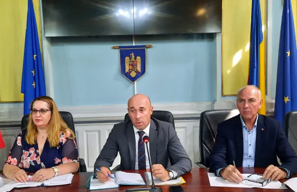 Are sau nu apa judeţului probleme? Prefectul a chemat DSP-ul la raport