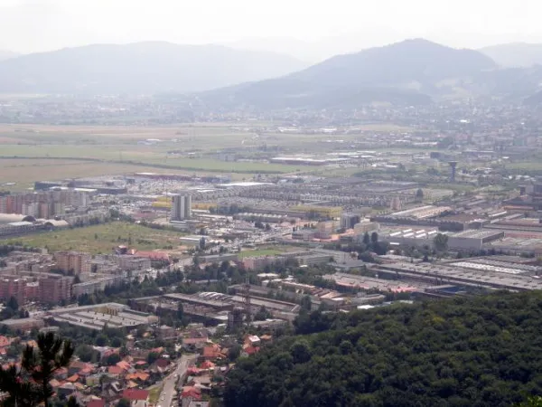 Încă o uzină a Braşovului care se transformă în blocuri