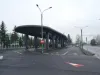 Un şofer de TIR n-a ţinut cont de înălţimea maşinii şi a agăţat reţeaua de troleibuze în zona Rulmentul  