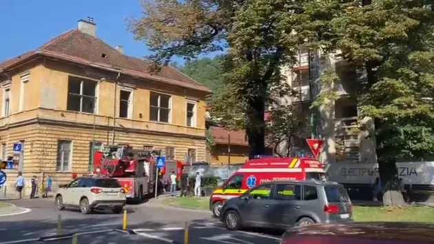 Boschetarii şi-au dat foc la „casă”: fostul Spital de Dermatologie din Braşov