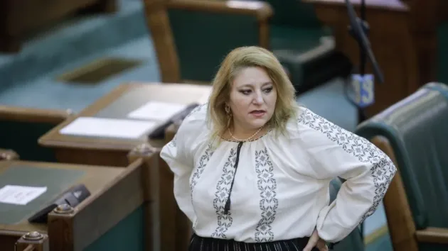 Şoşoacă, prea deşteaptă pentru nunta fostului ei şef de la AUR