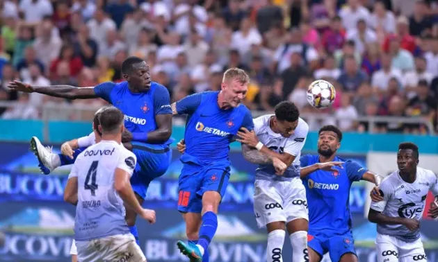 Becali mai vrea să aducă fotbalişti